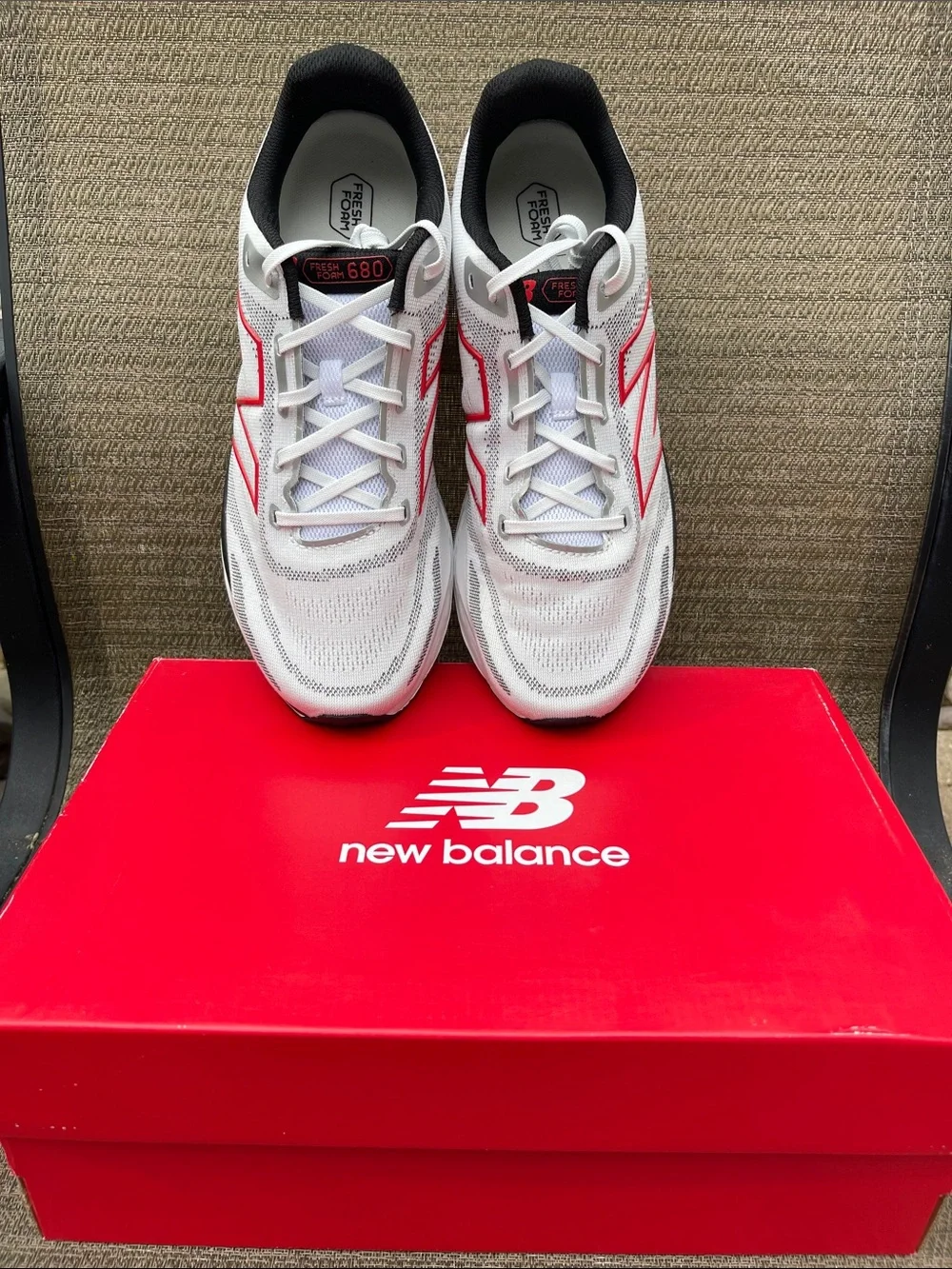 New Balance Fresh Foam 680 v8 Mens Size 11 White Running Shoes M680RW8